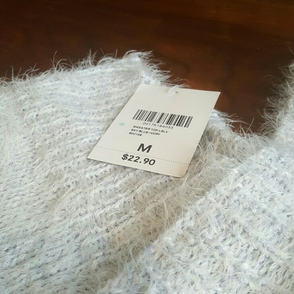NWT F21 Sweater - Picture 3 of 3